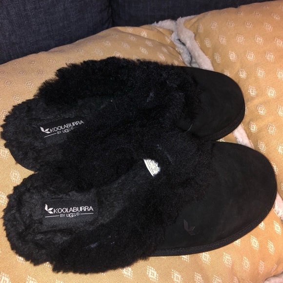 NWOT UGG black fluffy slippers koolaburra - Picture 4 of 7